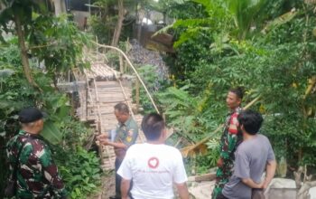 TNI Survei Jembatan, Masyarakat Gunungsari Sambut Harapan Baru