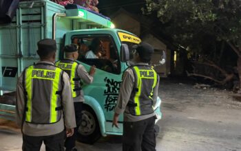 Personel Polsek Kawasan Pelabuhan Laut Tano Rutin Laksanakan Pengecekan Di Pitu Keluar Masuk Pelabuhan