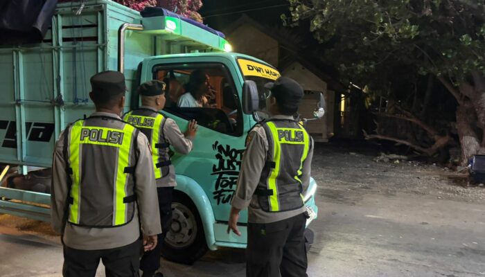 Personel Polsek Kawasan Pelabuhan Laut Tano Rutin Laksanakan Pengecekan Di Pitu Keluar Masuk Pelabuhan