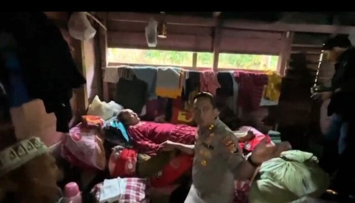 Dari Posko hingga Pintu Rumah, Polri Hadir Pastikan Layanan Kesehatan Warga Terdampak Bencana di Kala Segi Aceh Tengah
