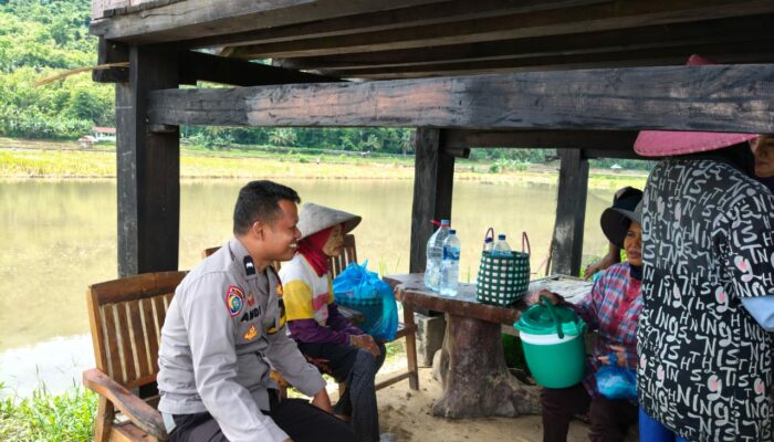 Bhabinkamtibmas Desa Kalimantong Sambangi Warga, Perkuat Sinergi wujudkan ketahanan pangan