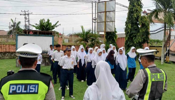 Polres Lombok Barat Bina PKS SMPN 1 Labuapi