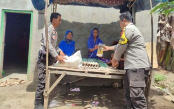 Polri Untuk Masyarakat, Bhabinkamtibmas Polsek Sanggar Salurkan Bantuan Bagi Warga Binaan Yang Kurang Mampu