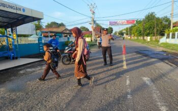 Pastikan Keamanan Siswa Berangkat Sekolah, Personel Polsek Utan Intensifkan “Strong Point” Pagi