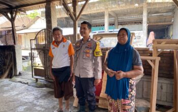 Bhabinkamtibmas Desa Semparu Ajak Warga Manfaatkan Lahan Pekarangan Dukung Ketahanan Pangan