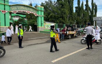 Lantas Polsek Rasanae Barat Laksanakan Strong Point Pagi, Ciptakan Kamseltibcarlantas