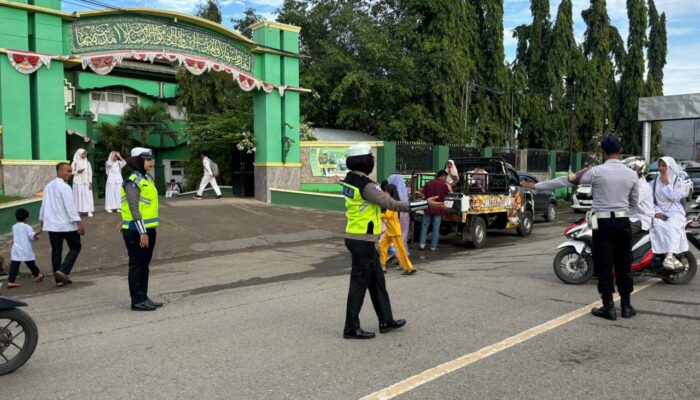 Lantas Polsek Rasanae Barat Laksanakan Strong Point Pagi, Ciptakan Kamseltibcarlantas