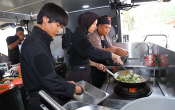 Hari ke-6 Latsitardanus 2026, Taruna Akpol Masak di Dapur Lapangan untuk Ratusan Warga Aceh Tamiang
