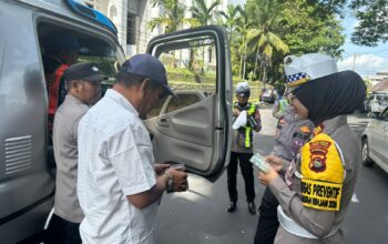 Polres Lombok Tengah Gelar Ramp Check, Pastikan Angkutan Umum Aman dan Layak Jalan.