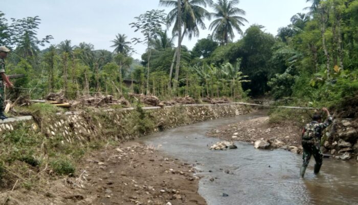 Sinergi TNI dan Warga, Wujudkan Jembatan Penghubung Desa