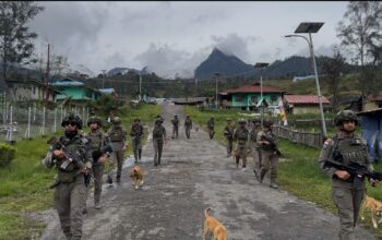 Damai di Hari Ibadah: Kehadiran Satgas Damai Cartenz Bikin Warga Sinak Beribadah Lebih Tenang