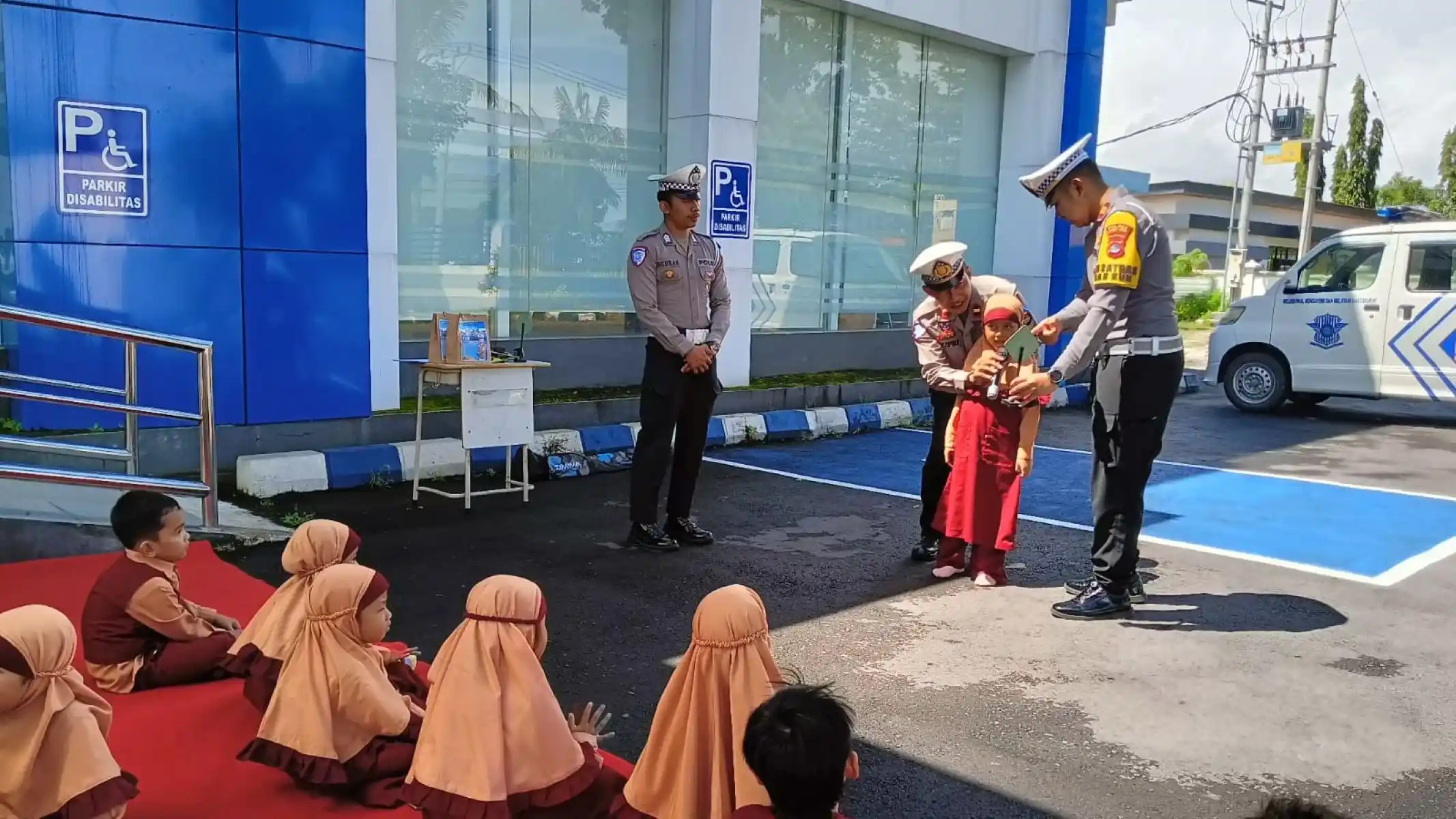Program Polsanak Polres Lombok Barat: Tanamkan Disiplin Lantas Sejak Dini