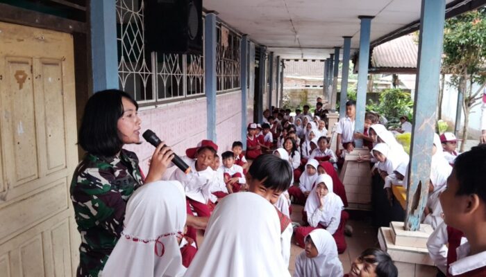 Babinsa Karang Bayan Tanamkan Nasionalisme Sejak Dini