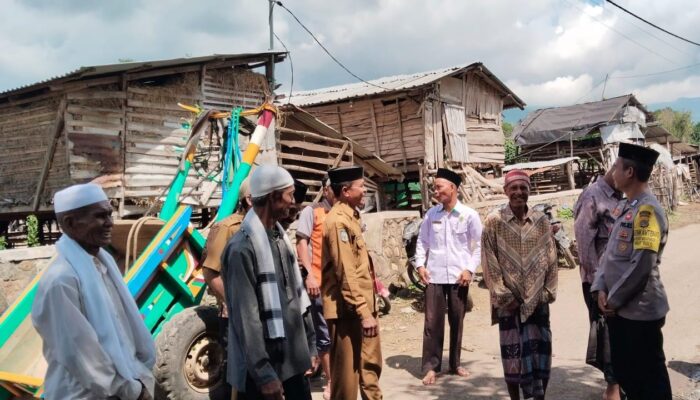 Wujud Empati Polri, Bhabinkamtibmas Polsek Madapangga Laksanakan Sambang Duka