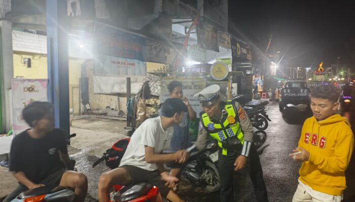 Sat Lantas Polres Dompu Laksanakan Blue Light Patrol dan Strong Point Malam.