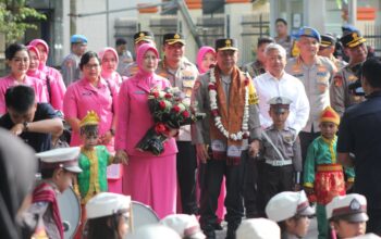 Kapolda NTB Irjen Pol Edy Murbowo Laksanakan Kunjungan Kerja ke Polres Dompu, Berikan Arahan dan Bansos kepada Masyarakat