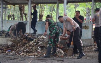 Polres Lombok Utara Gelar Aksi Bersih Pantai Kerakas, Dukung Arahan Presiden soal Penanganan Sampah