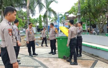 Polres Sumbawa Barat Gelar Bhakti Sosial Jum’at Bersih, Warga Taman Tiangnam Beri Apresiasi