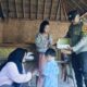 Bhabinkamtibmas Desa Sekongkang Bawah Dampingi Penyaluran Makanan Bergizi Gratis untuk Balita dan Ibu hamil