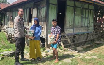 Uluran Tangan Ikhlas Bhabinkamtibmas Polsek Woha Polres Bima Disambut Haru dan Bahagia Oleh Anak Yatim Piatu