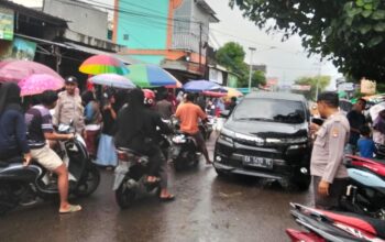 Melalui Patroli Ngabuburit, Polsek Bolo Laksanakan Pemantauan dan Gatur Lalin di Pasar Sore