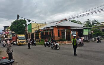 Jelang Berbuka, Sat Lantas Polres Dompu Kendalikan Arus, Dompu Tetap Lancar dan Kondusif