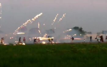 Ganggu Ibadah Tarawih, Perang Mercon di Lapangan Nasional Selong Dibubarkan Polisi