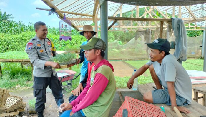 Bhabinkamtibmas Desa Bagik Papan Jalin Silaturahmi, Ajak Warga Dukung Ketahanan Pangan dan Jaga Kamtibmas