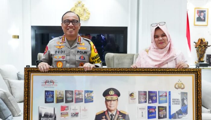 Menulis untuk Masa Depan: 39 dari 40 Buku Wakapolri Komjen Pol. Dedi Prasetyo Resmi Terdaftar HAKI
