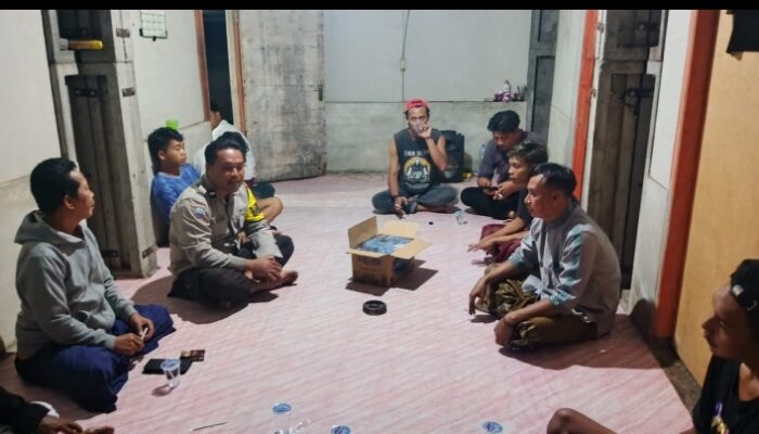 Bhabinkamtibmas Desa Sugian Giat Sambang dan Patroli Malam, Ajak Warga Jaga Kamtibmas serta Dukung Ketahanan Pangan