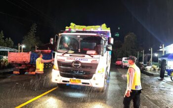 Polsek Jereweh Gelar KRYD Sapa Hangat Pengguna Jalan yang Melintas