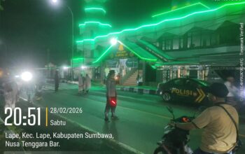 Wujudkan Kekhusyukan Ibadah, Personel Polsek Lape Amankan Shalat Tarawih di Masjid Besar Darussalam
