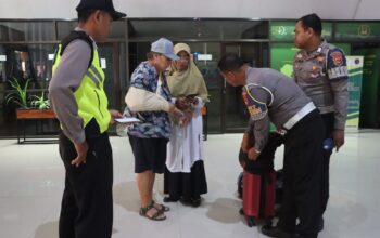 Sat Lantas Polres Sumbawa Fasilitasi Perdamaian dan Kawal Kepulangan WNA Rusia Korban Laka Lantas