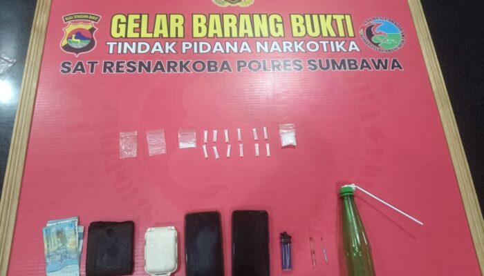 Gerebek Pengedar Saat Tidur, Sat Resnarkoba Polres Sumbawa Amankan Mahasiswa dan 14 Poket Sabu di Tarano