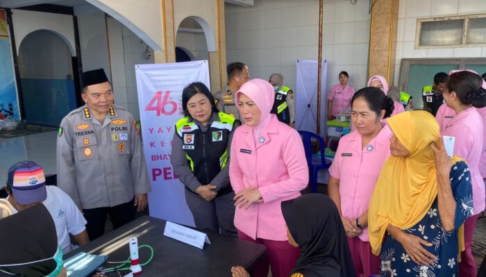 Semarak Ramadan, Polda NTB Gelar Bakti Kesehatan Gratis untuk Warga Ampenan