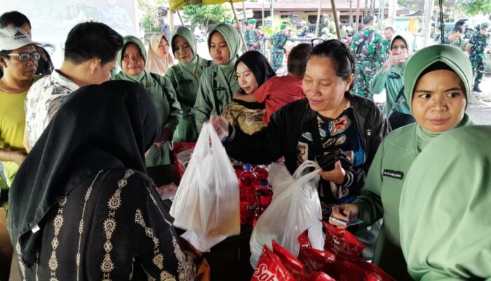 Bazar Ramadhan TNI Ringankan Beban Warga Mataram