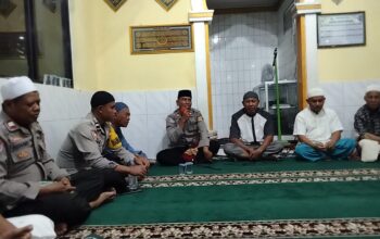 Sat Binmas Polres Bima Kota Berikan Himbauan Kamtibmas dan Penyuluhan Bahaya Narkoba di Musholla Farihal Muhtadin