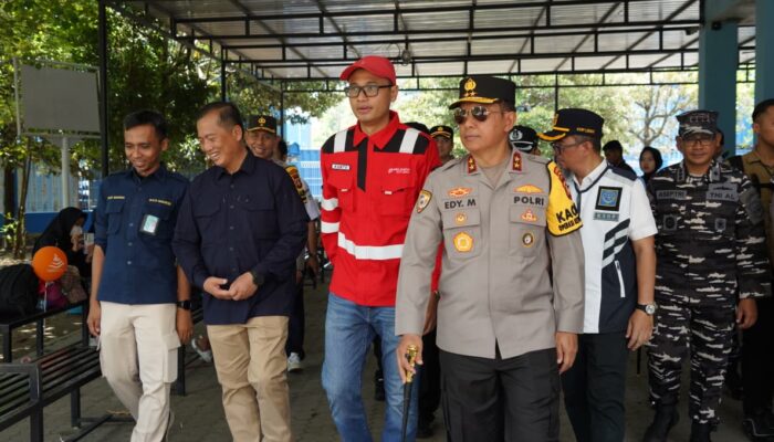 Kapolda NTB Bersama Gubernur Pantau Arus Mudik dan Lepas Program Mudik Gratis Lembar–Surabaya