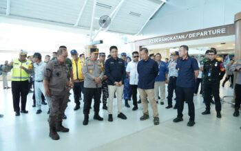Jelang Lebaran, Kapolda NTB Bersama Forkopimda Tinjau Pergerakan Penumpang di Bandara Internasional ZAM