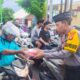 Ramadhan Berkah, Sat Samapta Polres Sumbawa Bagikan Takjil Untuk Masyarakat