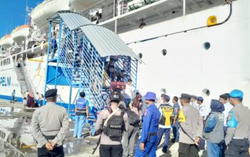 Personel Ops Ketupat Rinjani 2026 Amankan Kedatangan KM Wilis di Pelabuhan Bima