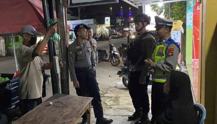 **Personel Pos PAM Maluk Gelar Patroli Dialogis, Imbau Pemuda Jaga Kamtibmas Jelang Idul Fitri 1447 H**