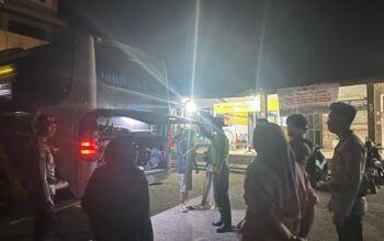 **Patroli Dialogis Malam Hari, Polsek Taliwang Jaga Kondusivitas Pasca Idul Fitri**