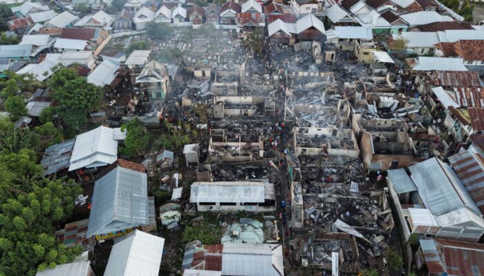 Polsek Alas Amankan TKP Kebakaran di Desa Kalimango dan Evakuasi Petugas Damkar yang Gugur