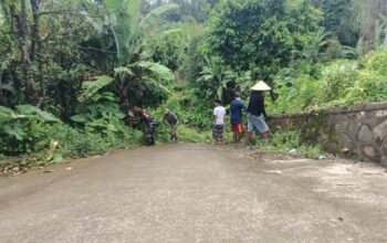 Gotong Royong TNI dan Warga Bangun Harapan Baru