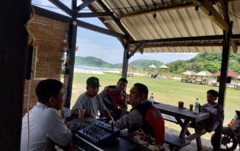 **Polsek Sekongkang Gencarkan Patroli Dialogis, Ajak Masyarakat dan Anak Muda Jaga Kamtibmas di Momentum Lebaran**