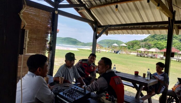 **Polsek Sekongkang Gencarkan Patroli Dialogis, Ajak Masyarakat dan Anak Muda Jaga Kamtibmas di Momentum Lebaran**