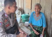 Ikhlas Membantu, Bhabinkamtibmas Polsek Woha Salurkan Bantuan Sembako Bagi Lansia di Desa Binaannya
