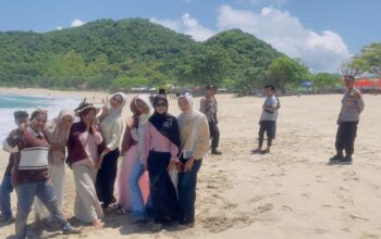 Pengunjung Pantai Wane Melonjak, Polsek Monta Sigap Melakukan Patroli dan Pengamanan