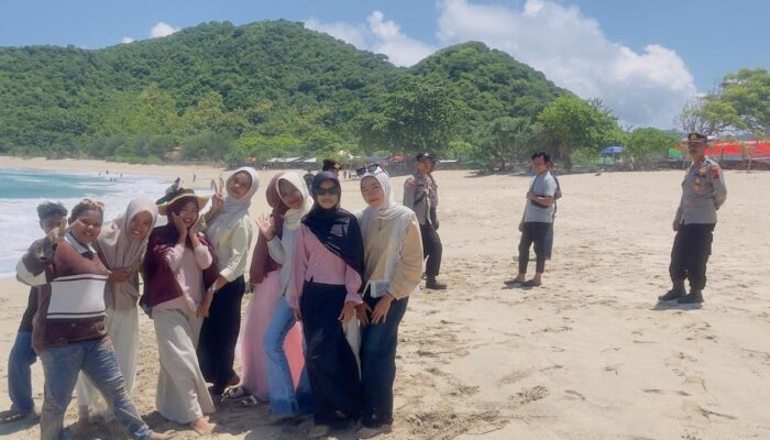 Pengunjung Pantai Wane Melonjak, Polsek Monta Sigap Melakukan Patroli dan Pengamanan